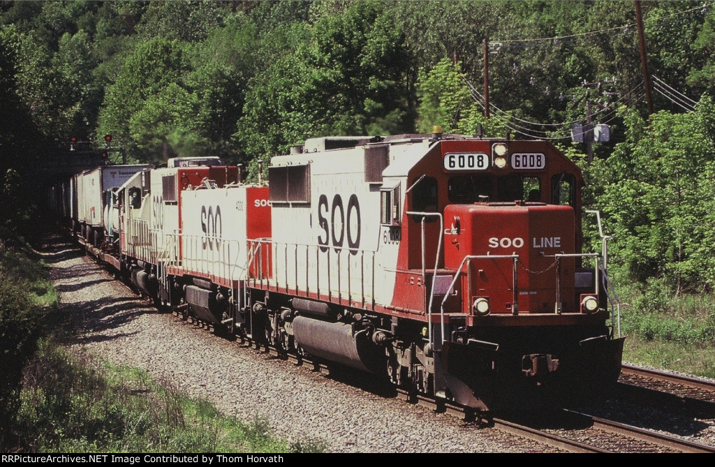 SOO 6008 leads its D&H train east at Musconetcong Tunnel at MP 64